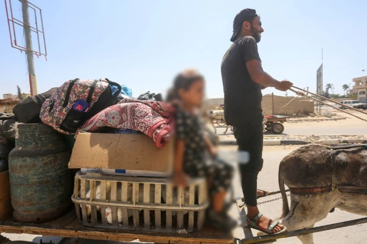 Ket. Foto: Tentara Penjajah Israel Memerintahkan Warga Palestina di Beberapa Daerah di Jalur Gaza Tengah untuk Melakukan Pengungsian