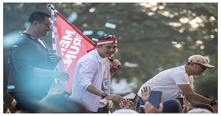 Mensesneg Prasetyo Hadi (kanan).