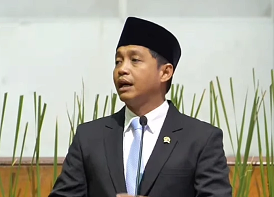 Tangkap layar video yang menampilkan mantan wakil Menteri ATR/BPN, Raja Juli Antoni yang baru-baru ini komentari penerbitan sertifikat HGB laut