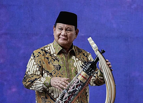 Potret Presiden RI, Prabowo yang disebut ingin lakukan percepatan pemenuhan penerima manfaat progam makan bergizi gratis