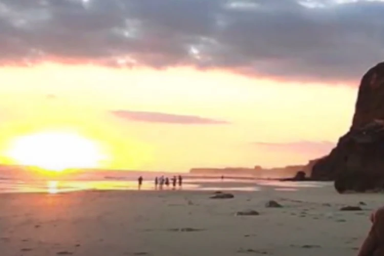 Ket Foto: Pantai Mbawana dengan keindahan alam alami