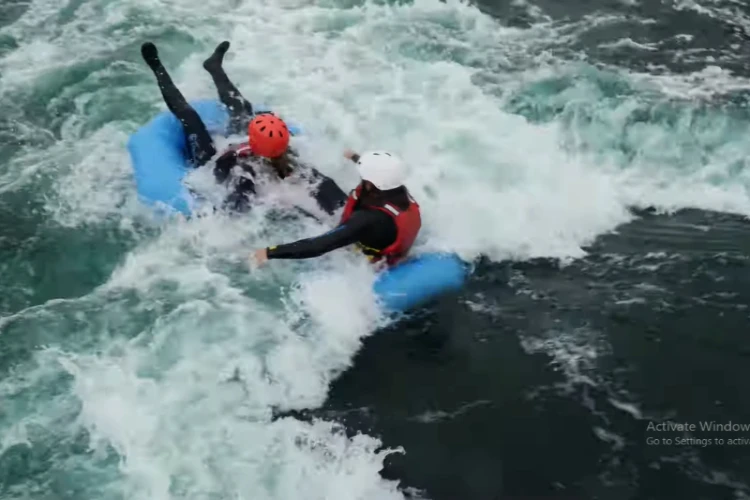 Ket Foto: Water Tubing yang Miliki Permainan Arung Jeram Mini di Pacet, Mojokerto