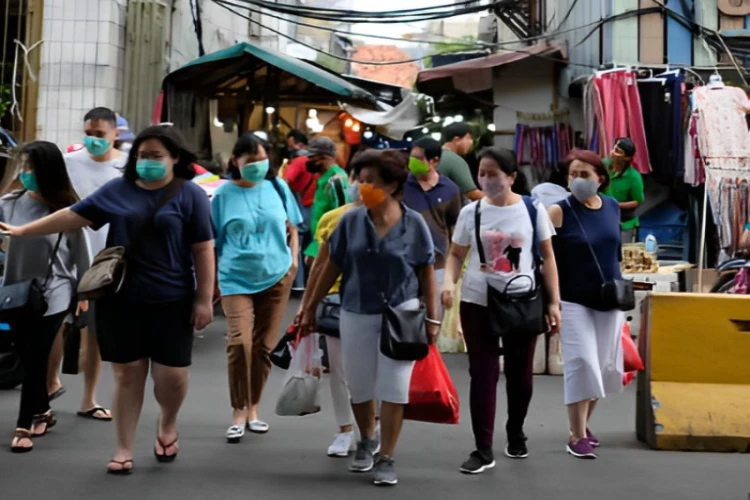Ket. Foto: Dinas Kesehatan DKI Jakarta Mengimbau Masyatakat untuk Menggunakan Masker saat Berada di Kerumunan untuk Mencegah Penularan TBC