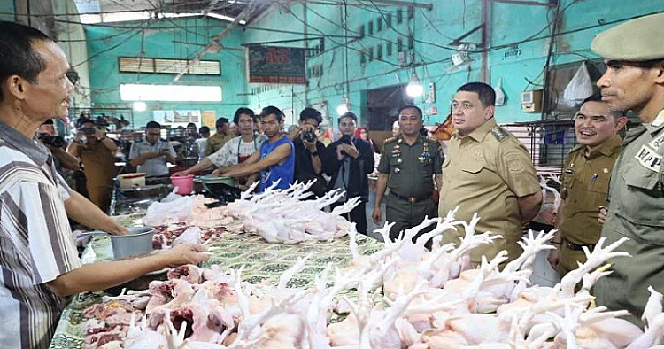 Ket. Foto: Wali Kota Makassar Langsung Meninjau Harga Pangan Menjelang Idul Fitri
