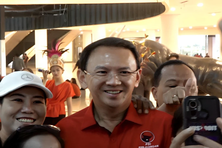 Ket. Foto: Ahok Menyatakan Telah Melakukan Komunikasi dengan Politisi dan Ketua DPP PDI P Sumatera Utara