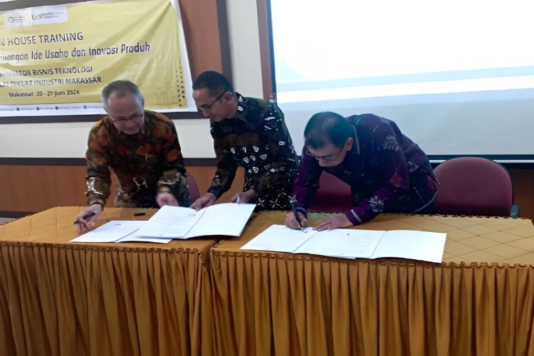 Ket. Foto: Pemerintah Kabupaten Sigi Memberikan Pelatihan 3 In 1 Berbasis Kompetensi untuk Meningkatkan SDM Pelaku Industri Kecil Menengah