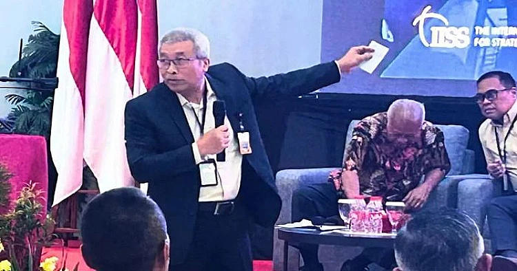 Ket. Foto potret Tenaga Profesional Bidang Hubungan Internasional dan Diplomasi Lemhannas Edy Prasetyono ketika memberikan keterangan