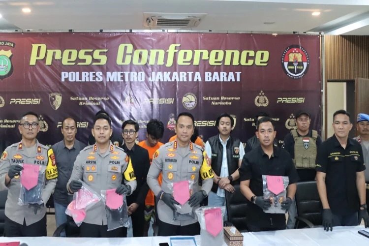 Tiga tersangka ditangkap dalam kasus penyiraman air keras terhadap anggota polisi saat membubarkan tawuran.