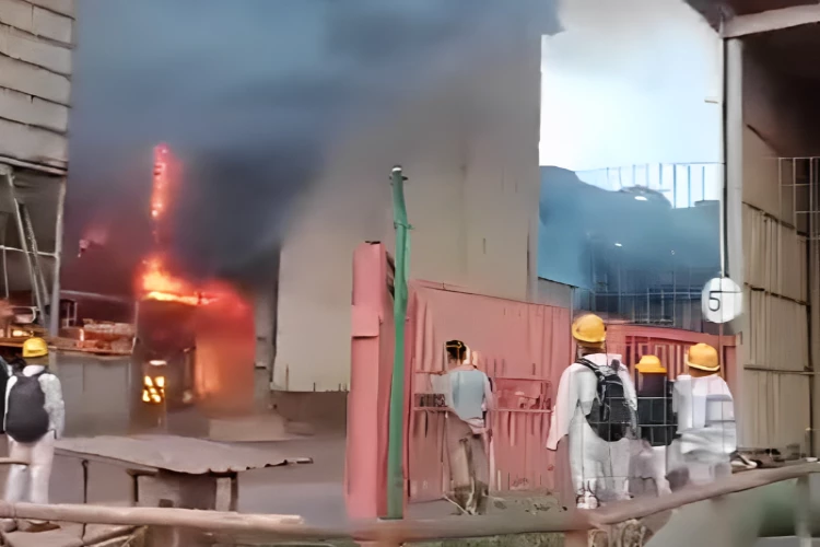 Ket. Foto: Korban Tewas Ledakan Tungku Smelter PT ITSS di Morowali Bertambah Menjadi 18 Orang (Foto/X/@Indramajid8)