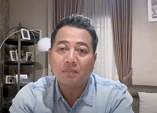 Tangkap layar video yang menampilkan pengamat politik, Adi Prayitno sedang mengomentari kasus Hasto Kristiyanto