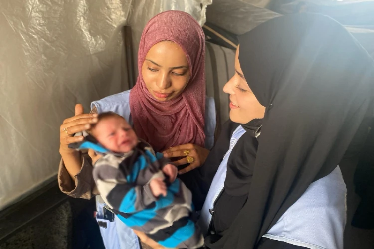 Ket. Foto: Seorang Bayi Prematur yang Berhasil Diselamatkan dari Ibunya yang Terbunuh oleh Pasukan Penjajah Israel Dilaporkan Meninggal di Inkubator