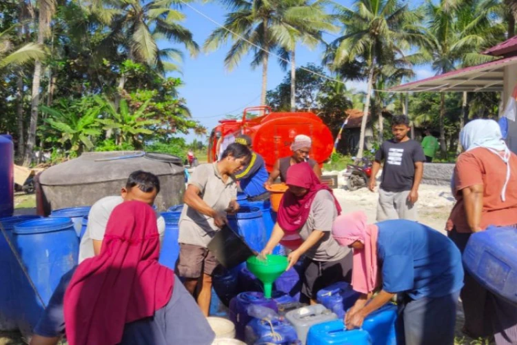Ket. Foto: Jumlah Warga yang Mengalami Krisis Air Bersih Diakui oleh Kepala Pelaksana BPBD Cilacap Bertambah