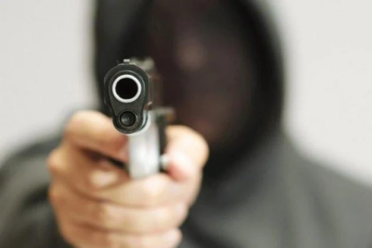 Penganiayaan brutal di Ruko Mutiara Cengkareng viral, pelaku menggunakan airsoft gun untuk menyerang korban.