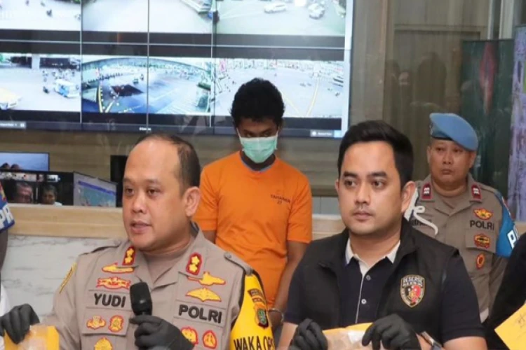 Polisi tembak pelaku begal HP yang melawan saat ditangkap di Jakut, setelah buron lebih dari dua tahun.