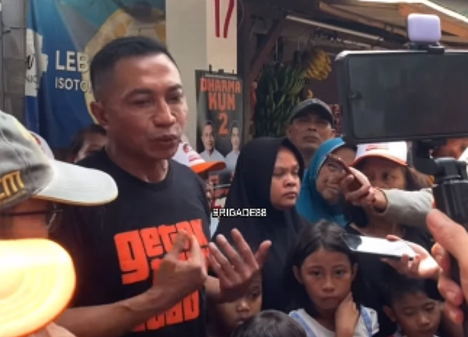 Tangkap layar video yang memperlihatkan Dharma Pongrekun sedag di tengah-tengah masyarakat