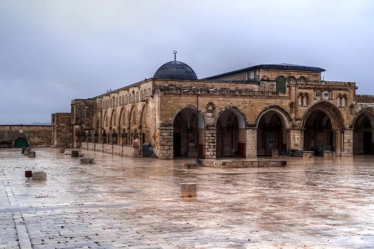 Ket. Foto: Kemenlu Palestina Menuduh Israel Melakukan Eksploitasi Perang untuk Menguasai Masjid Al-Aqsa (Foto/X/@RizwanSekh87074)