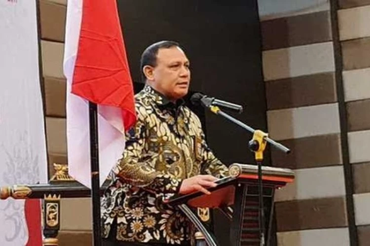 Ket. Foto: Mantan Penyidik KPK Mengakui Berharap Firli Bahuri Langsung Ditahan Setelah Selesai Menjalani Pemeriksaan (Foto/Instagram/@firlibahuriofficial)