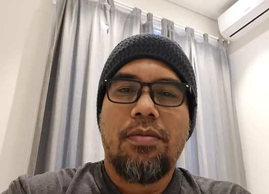 Tangkap layar video yang menampilkan Teddy Gusnaidi, yang baru-baru ini menanggapi klarifikasi Hasto usai jadi tersangka KPK