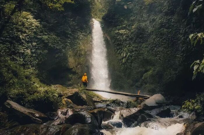<p>Ket Foto: Pesona Air Terjun Batu Kawangan Lombok Tengah (Foto/Instagram/@zona.mountain)</p>
