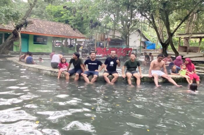<p>Ket Foto: Pesona Sumber Air Panas Nganget Jatirogo Tuban (Foto/Instagram/@romiadiofficial)</p>
