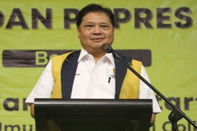 Ket. Foto: Menko Airlangga Hartarto Menyatakan Program Bantuan Pangan Akan Selalu Dievaluasi Setiap 3 Bulan