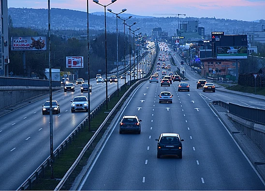 Ilustrasi lalu lintas jalan raya yang akan dilewati oleh rombongan patwal pejabat Indonesia