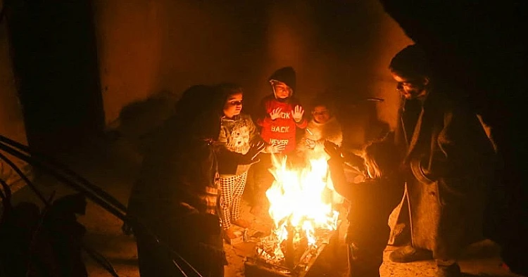 Ket. Foto: Pasukan Penjajah Israel Menahan Seorang Wanita Warga Palestina di Nablus