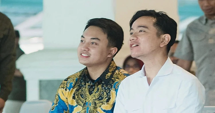 Potret KGPAA Hamangkunegoro putra mahkota keraton Solo yang sedang Bersama Gibran Rakabuming Raka