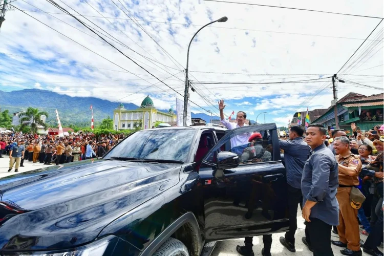 Presiden Jokowi berkunjung ke Kabupaten Mamasa, Provinsi Sulawesi Barat dan disambut antusias warga.