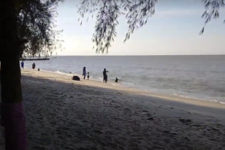 Ket Foto: Pantai Sri Mersing di Serdang Bedagai