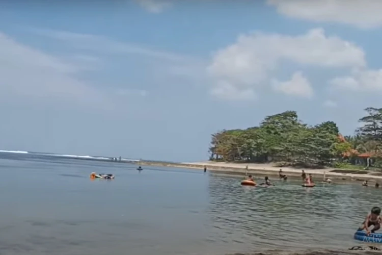Ket Foto: Pantai Sindangkerta di Tasikmalaya