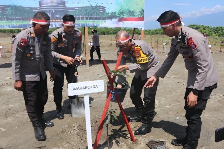 Ket. Foto: Sebanyak 13 Ribu Pohon Buah Ditanam oleh Polda Sulawesi Tengah dan Polres Jajaran
