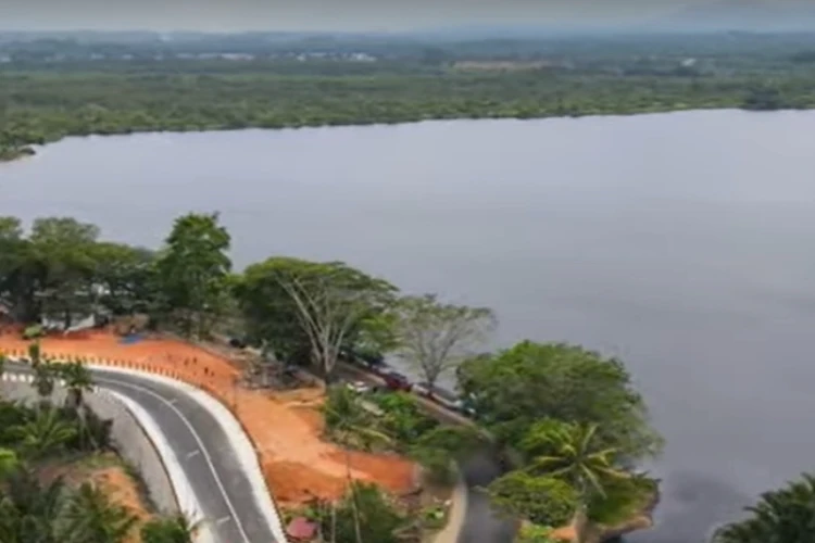 Ket Foto: Danau Dendam Tak Sudah di Bengkulu
