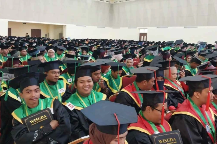 Ket. Foto: 6 Lulusan UIN Datokarama Palu, Sulteng, Diberi Penghargaan Akademik