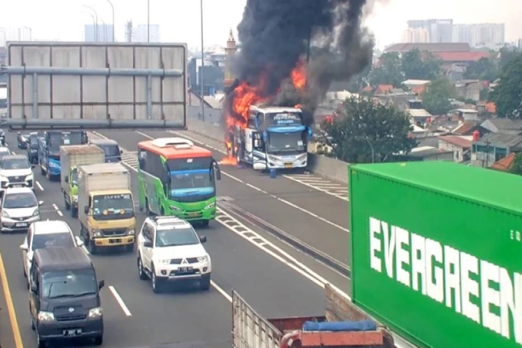 Pasca kebakaran bus TK, Dishub DKI ingatkan perusahaan angkutan soal pentingnya standar instalasi listrik kendaraan.
