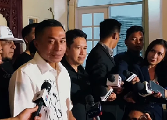 Potret calon gubernur DKI Jakarta nomor urut 2 Dharma Pongrekun saat melakukan konferensi pers