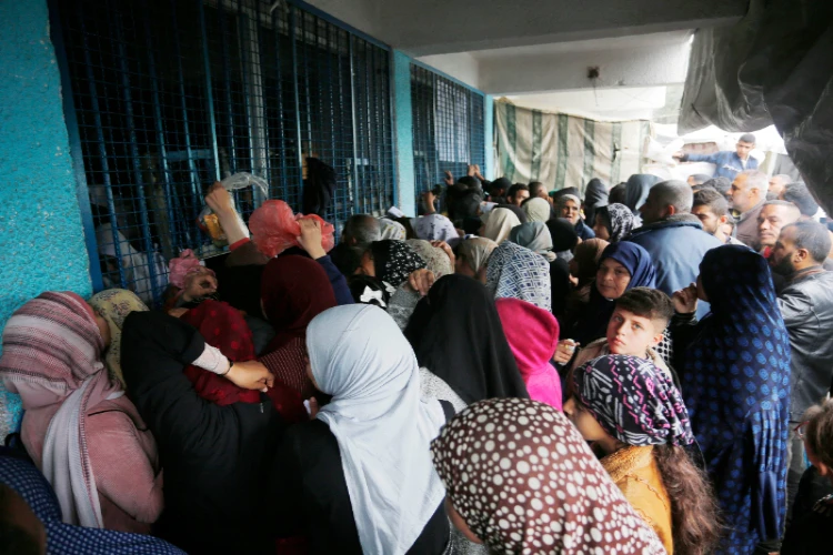 Ket. Foto: Pengunjuk Rasa Dilaporkan Bentrok dengan Pihak Kepolisian Saat Melakukan Demonstrasi di Penjajah Israel