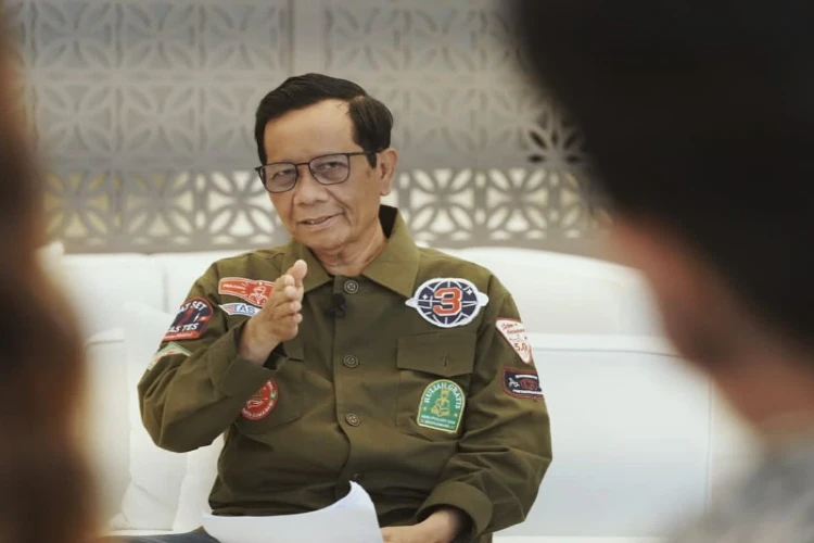 Ket. Foto: Tagar Melahirkan TidakDOSA yang Terkait dengan Pernyataan Mahfud MD Trending di Platform Media Sosial X