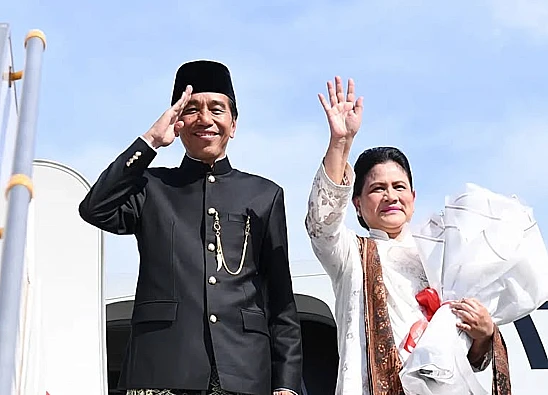 Potret Jokowi ketika hendak Kembali ke Solo setelah tidak lagi menjabat sebagai Presiden