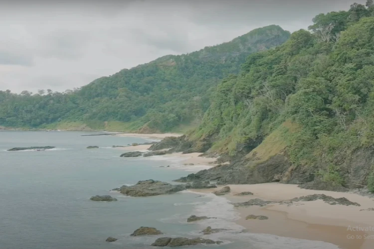 Ket Foto: Wisata Terlarang Pantai Lange di Aceh Besar
