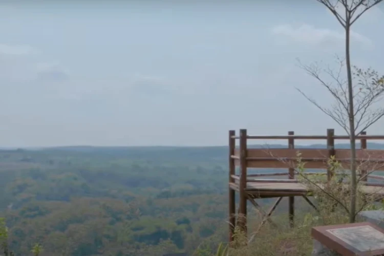 Ket Foto: Bukit Kerek Indah yang Terletak di Ngawi
