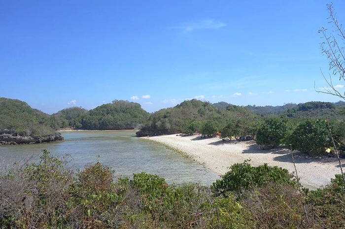 <p>Ket Foto: Pesona Pantai Gatra Malang (Foto/Instagram/@pantaigatra)</p>

