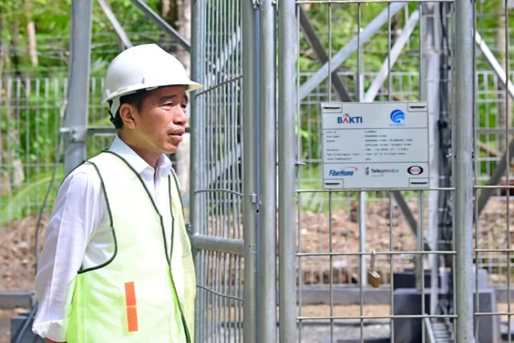 Ket. Foto: Presiden Jokowi Menyatakan Dalam Hal Pembangunan BTS 4G Wilayah Papua Memiliki Rintangan yang Besar dengan Berbagai Alasan (Foto/X/@jokowi)