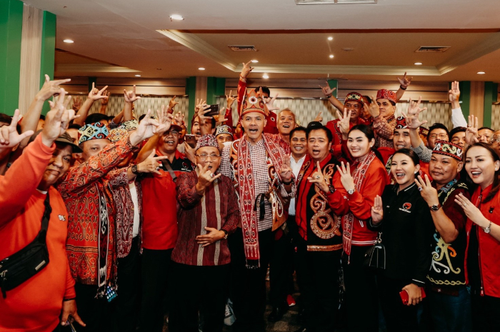 <p>Ket. Foto : Ganjar Pranowo Ungkap Deklarasi Kampanye Damai Tertib dan Taat Hukum Adalah Bentuk Keseriusan<br />
(Foto/X/@ganjarpranowo)</p>
