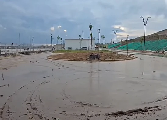Tangkap layar video yang menampilkan kondisi bandara VVIP IKN yang sempat banjir