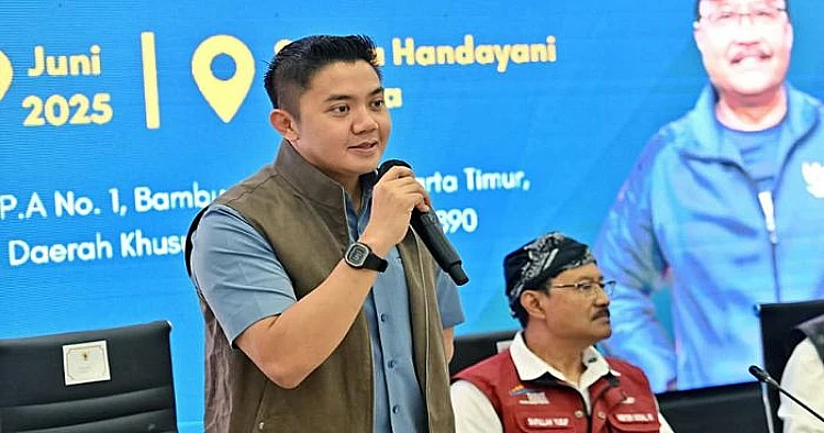 Ket. Foto potret Sekretaris Kabinet Letkol Teddy Indra Wijaya ketika memberika keterangan