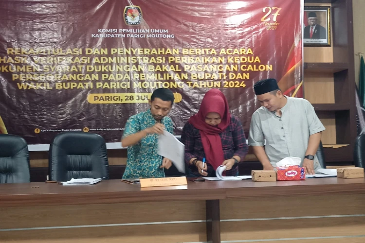 Ket. Foto: Disampaikan KPU Parigi Moutong Bahwa Berita Acara Hasil Vermin Syarat Dukungan Telah Diserahkan ke Masing-Masing Bakal Calon Perseorangan