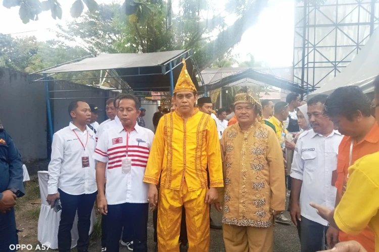 Pasangan Erwin Burase mendaftar ke KPU Parigi moutong
