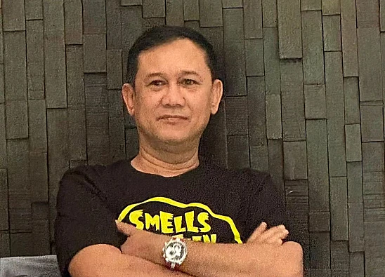 Foto pegiat media sosial, Denny Siregar yang mengomentar berita Presiden Prabowo menurunkan anggaran makanan bergizi gratis