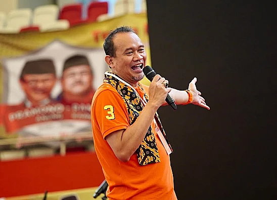 Foto ketua tim pemenangan Pramono Anung-Rano Karno, Cak Lontong yang mengklaim pihaknya dapat ucapan selamat dari Dharma Pongrekun